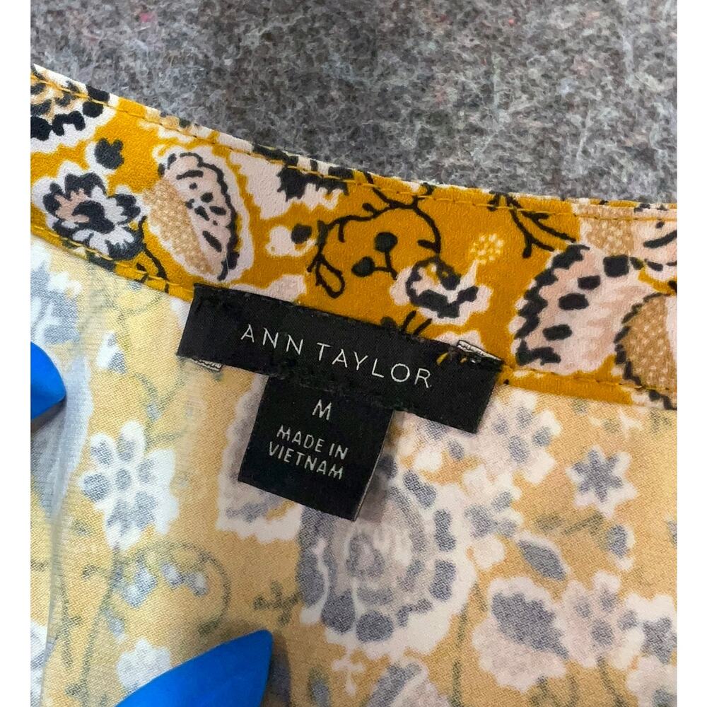Ann Taylor Long Sleeve Blouse Size Medium - Picture 5 of 7